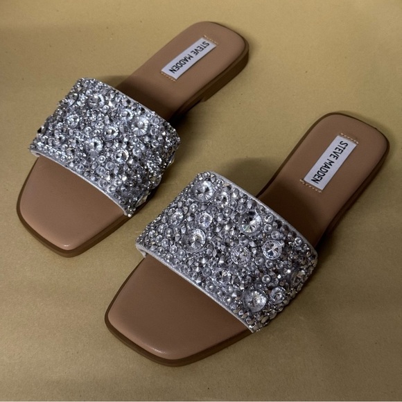 NEW Steve Madden Rhinestone Embellished Amberr Slide Sandals Silver Flat 7.5 - Picture 1 of 5